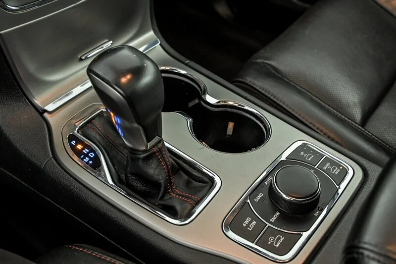 Used 2018 Diamond Black Crystal Pearl Coat Jeep Trailhawk image 28