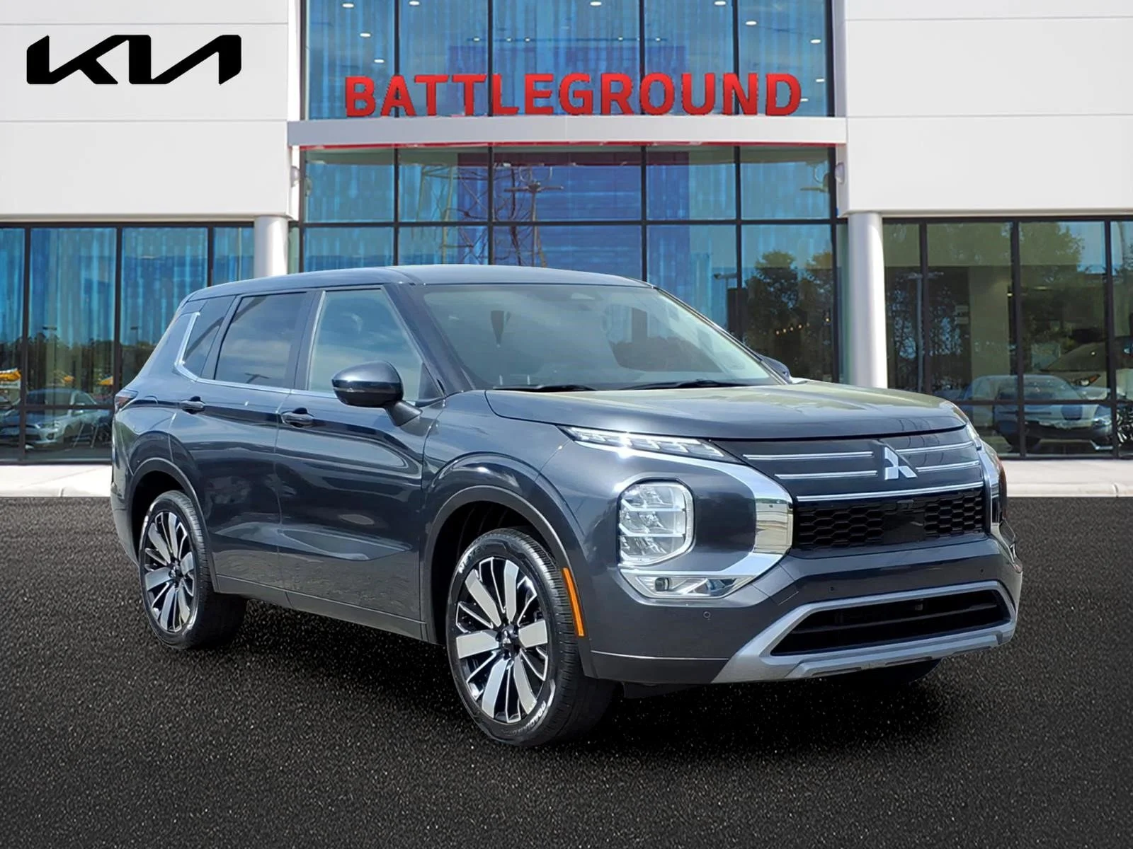 2025 Mitsubishi Outlander SE 2WD's photo