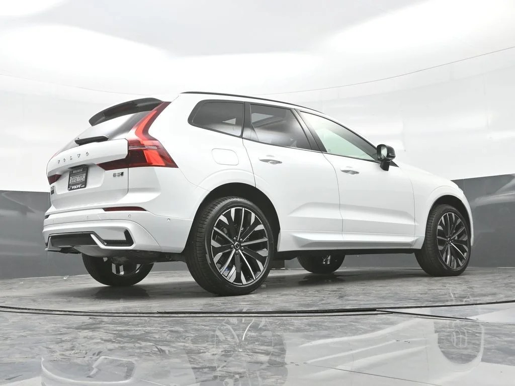 Used 2026 Crystal White Volvo Ultra image 29