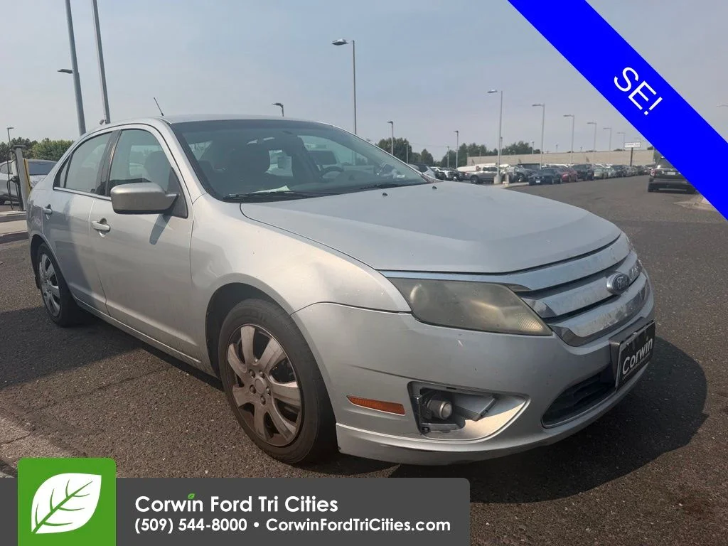 Used 2010 Brilliant Silver Metallic Ford SE image 4