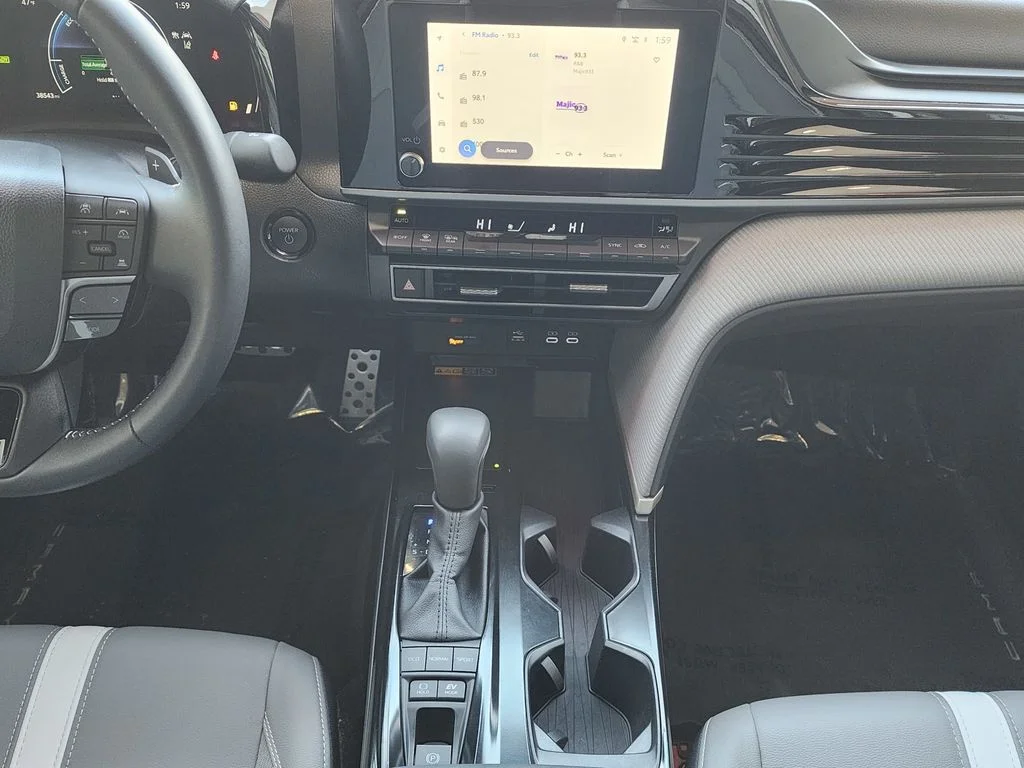 2025 Toyota Camry SE - Photo 12
