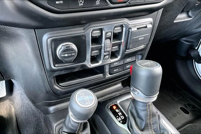 Used 2023 White Jeep Overland image 24