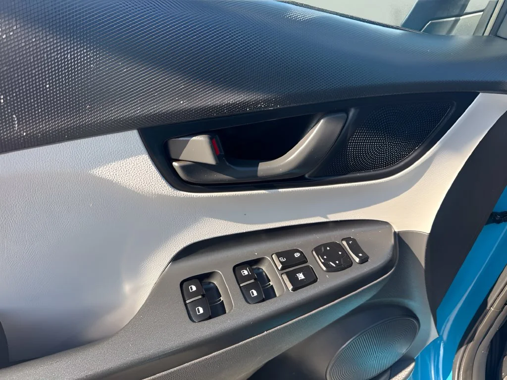 Used 2022 Green Hyundai SEL image 21