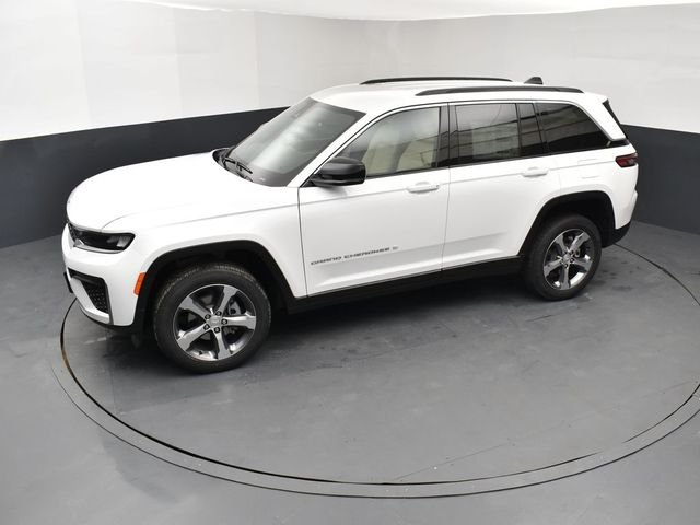 New 2026 Bright White Clear-Coat Exterior Paint Jeep Limited image 15