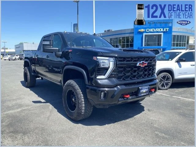 Pre-Owned 2024 Chevrolet Silverado 2500HD 4WD 4D Crew Cab