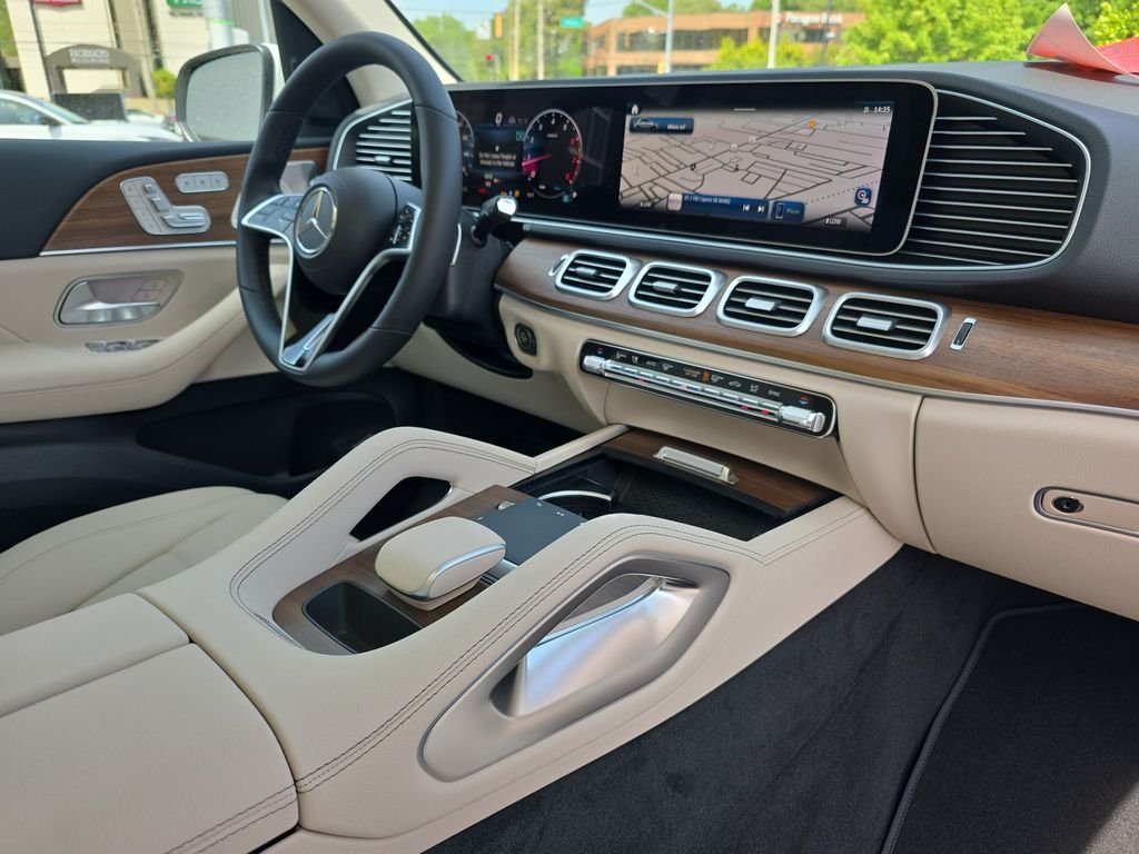New 2026 MANUFAKTUR Moonlight White Metallic Mercedes-Benz GLE 450 image 19