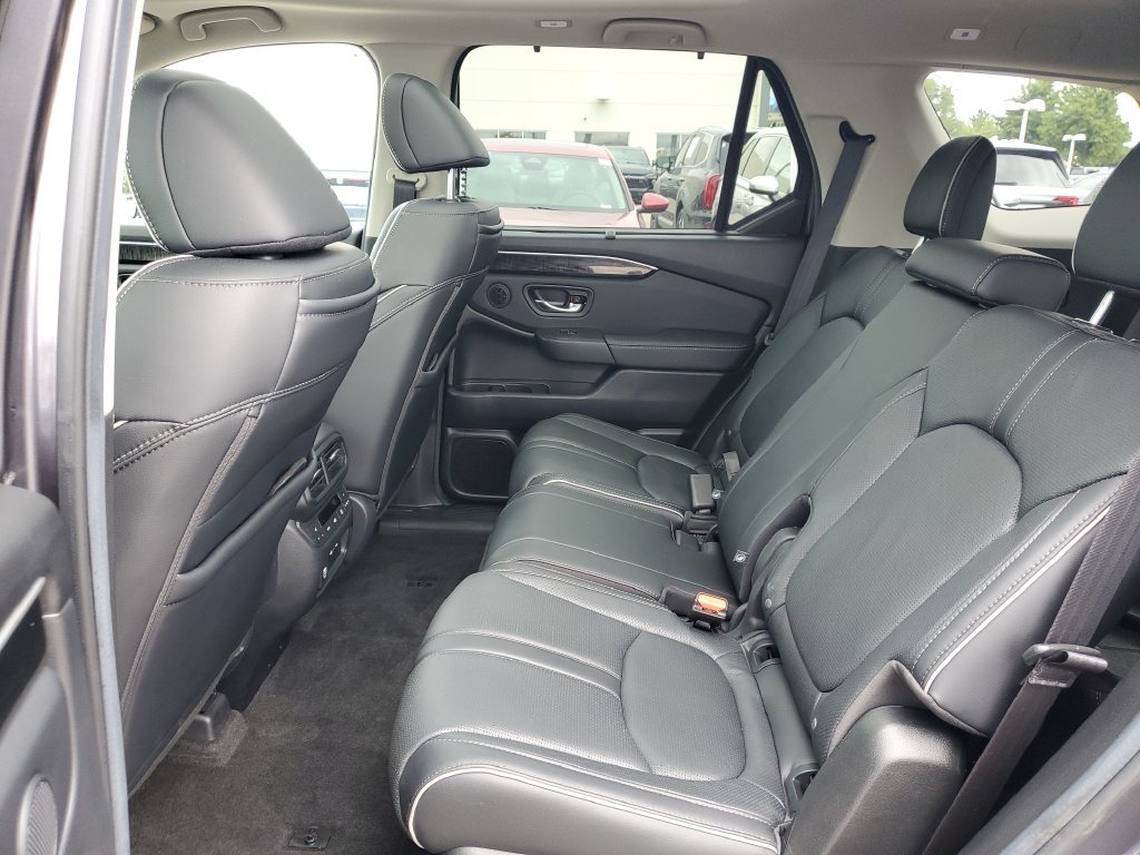 Certified Used 2025 Modern Steel Metallic Honda AWD Elite image 15