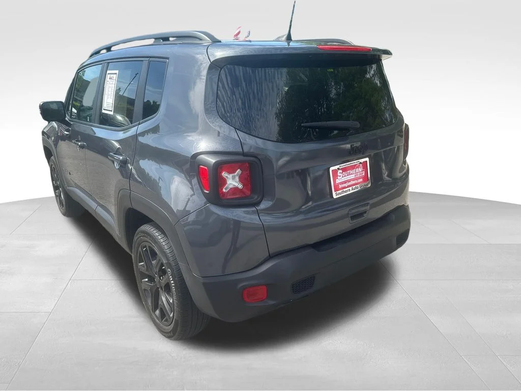 Used 2023 Gray Jeep Altitude image 18