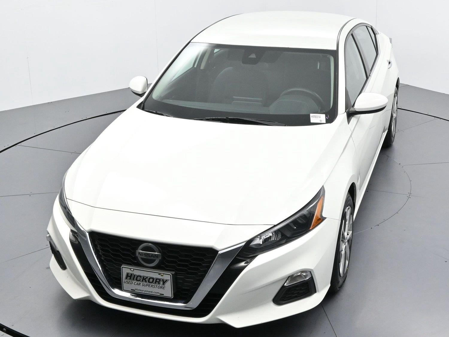 Used 2022 Glacier White Nissan 2.5 S image 33
