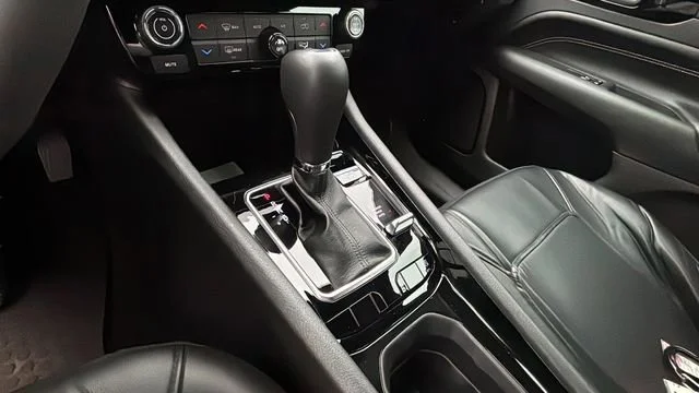 Used 2023 White Jeep Altitude 4x4 image 28