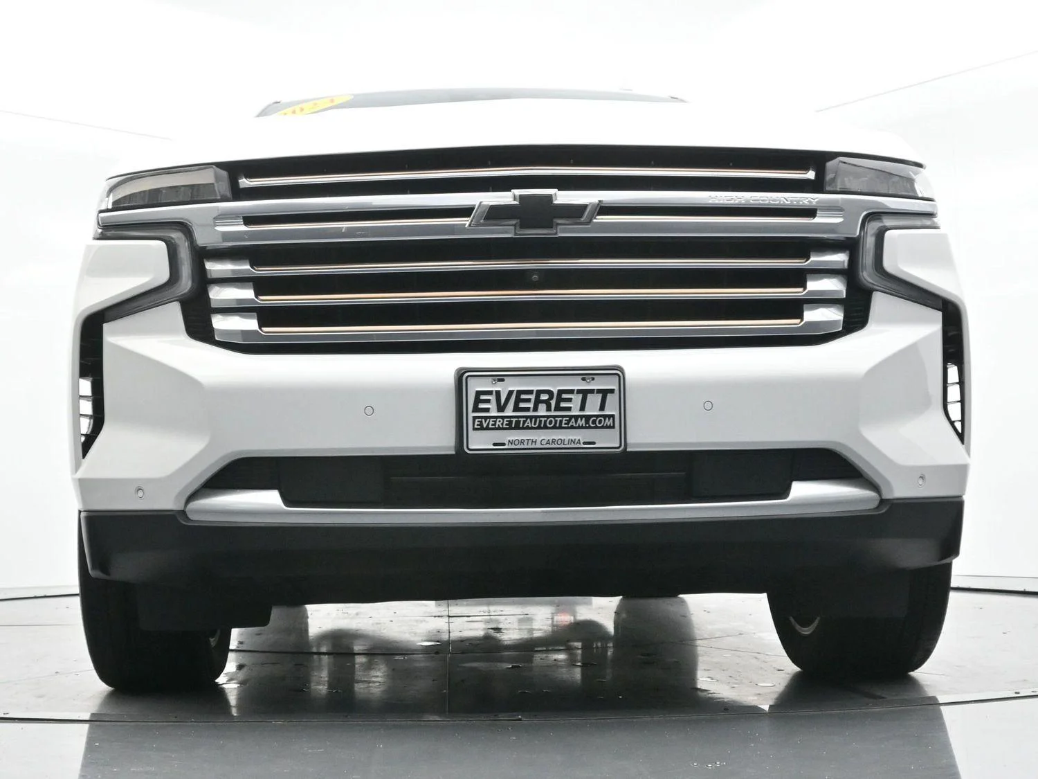 Used 2024 Summit White Chevrolet High Country image 48