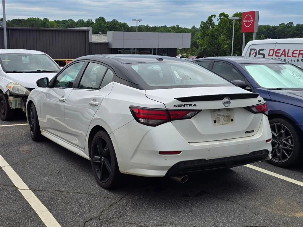 Used 2022 White Nissan SR image 12