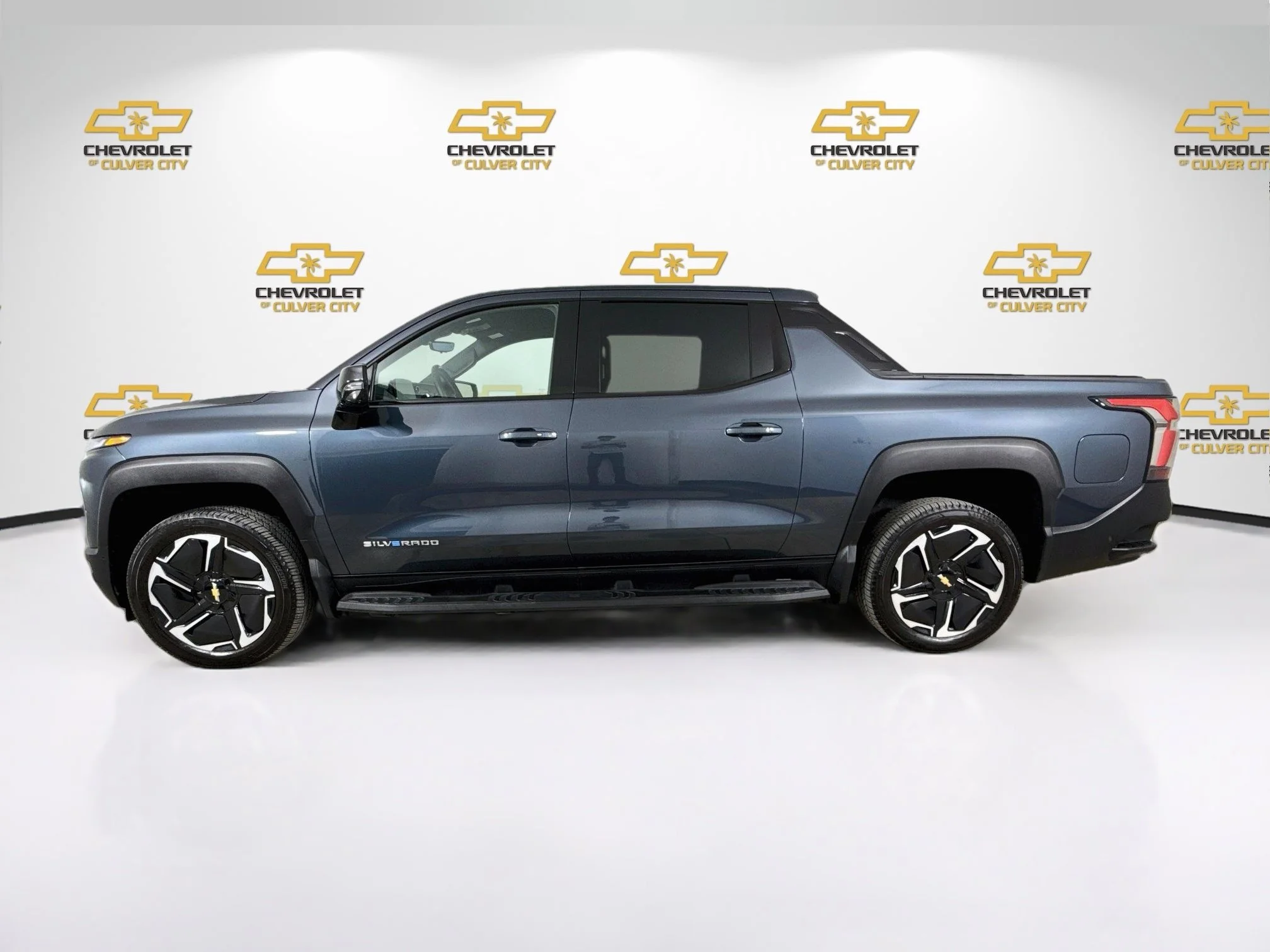 Used 2026 Blue Smoke Metallic Chevrolet LT - Max Range image 5