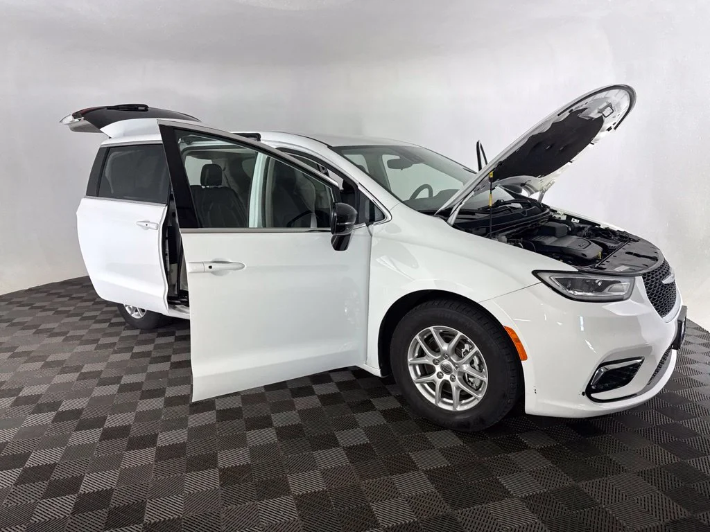 Used 2024 White Chrysler Touring L image 13