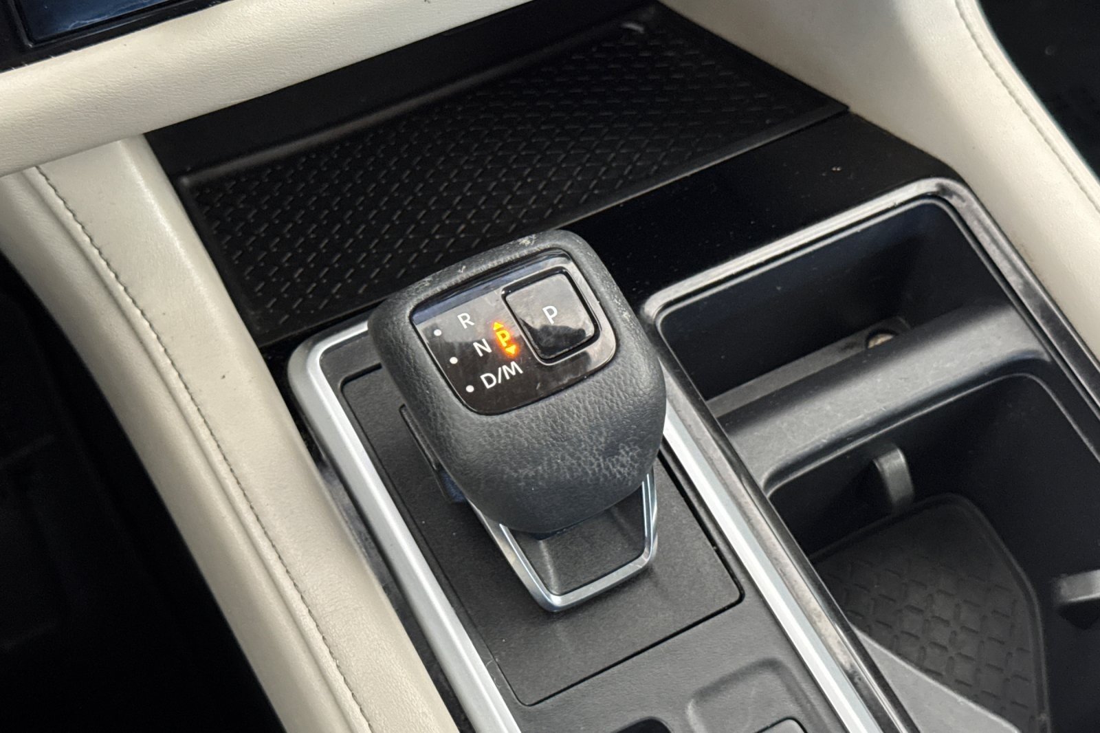 Used 2022 WHITE Nissan SL image 22