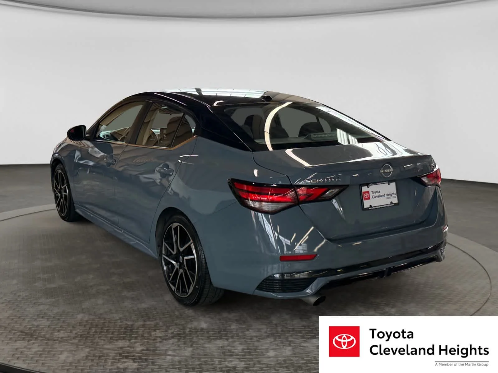 Used 2025 Atlantic Gray Metallic/Super Black Nissan SR image 7