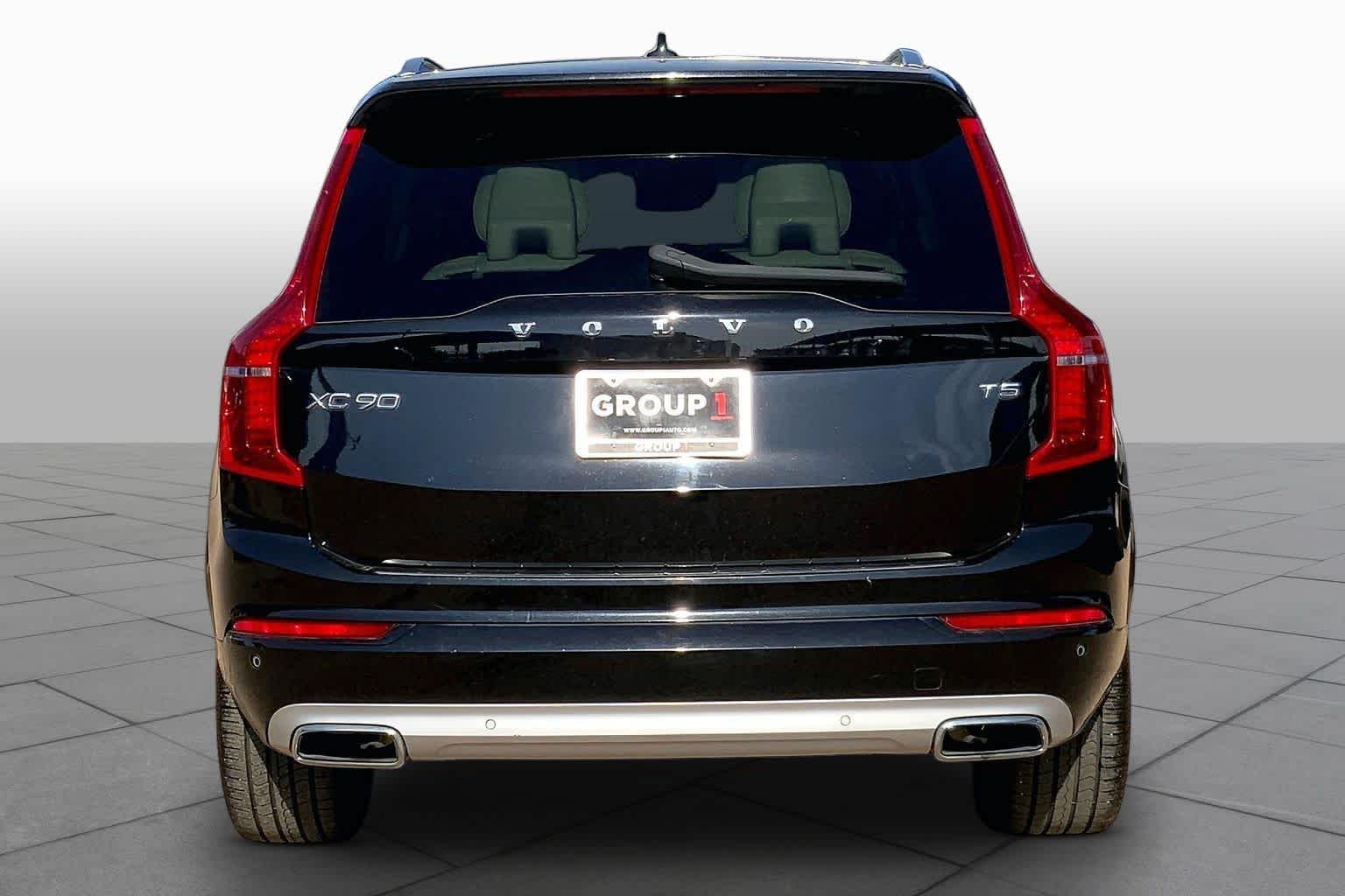 Pre-Owned 2020 Volvo XC90 Momentum