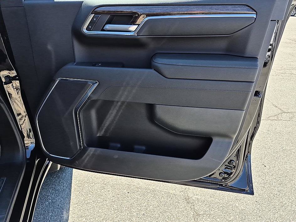 Used 2026 Onyx Black GMC Elevation image 33