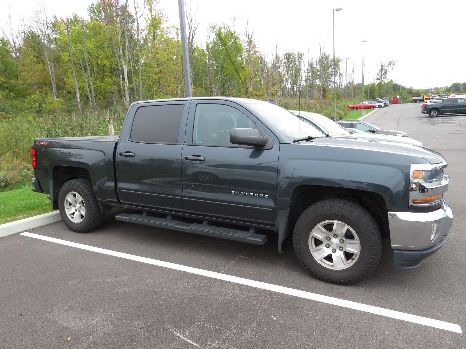 Used 2018 Graphite Metallic Chevrolet LT image 5