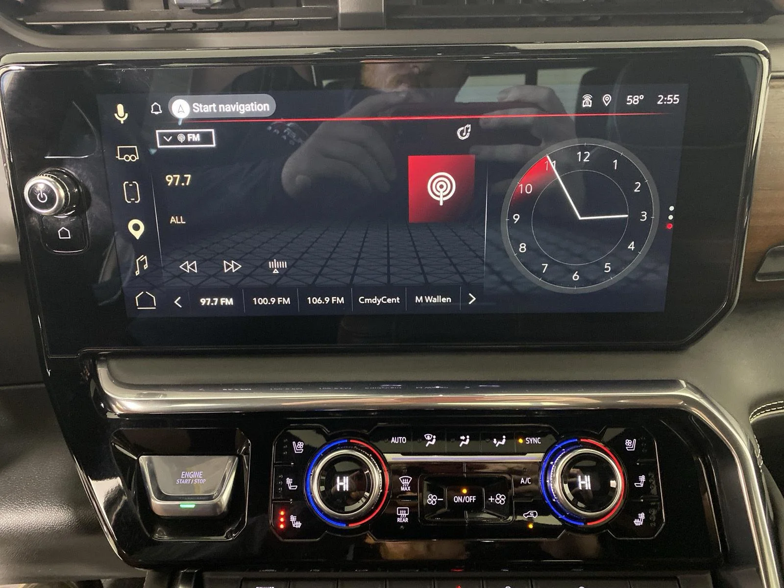 Used 2025 Onyx Black GMC Denali Ultimate image 28