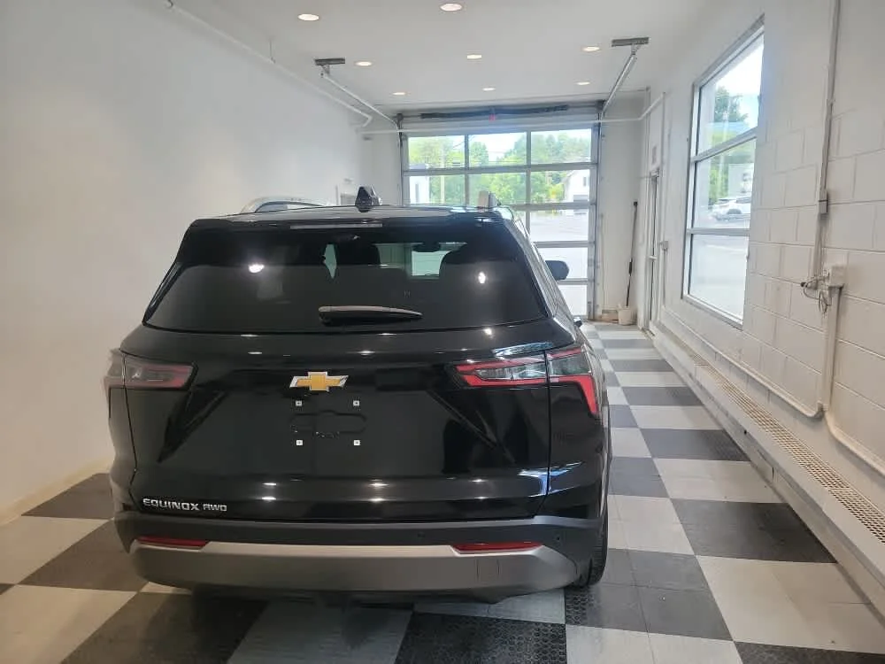 Used 2025 Mosaic Black Metallic Chevrolet LT image 4
