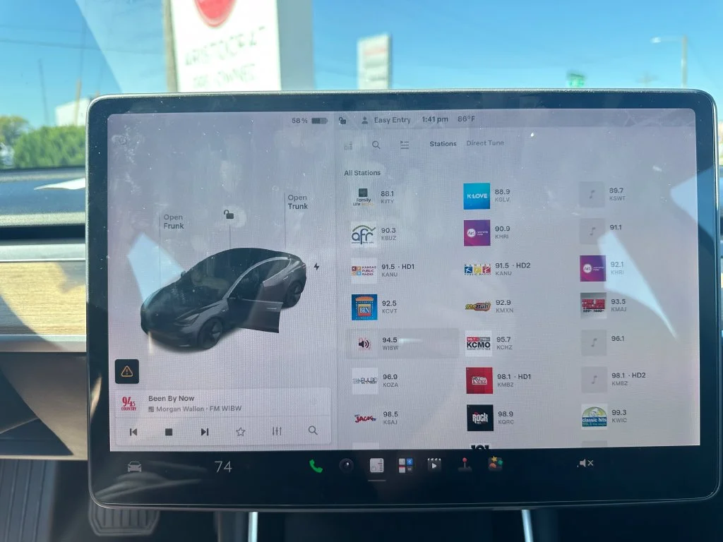 Used 2018  Tesla  image 24