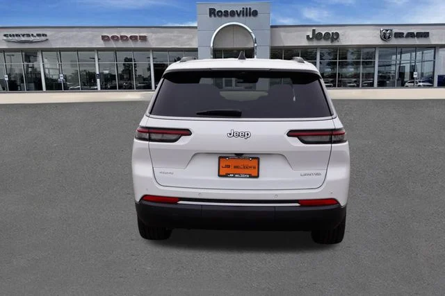 New 2026 Bright White Clear-Coat Exterior Paint Jeep Limited image 4