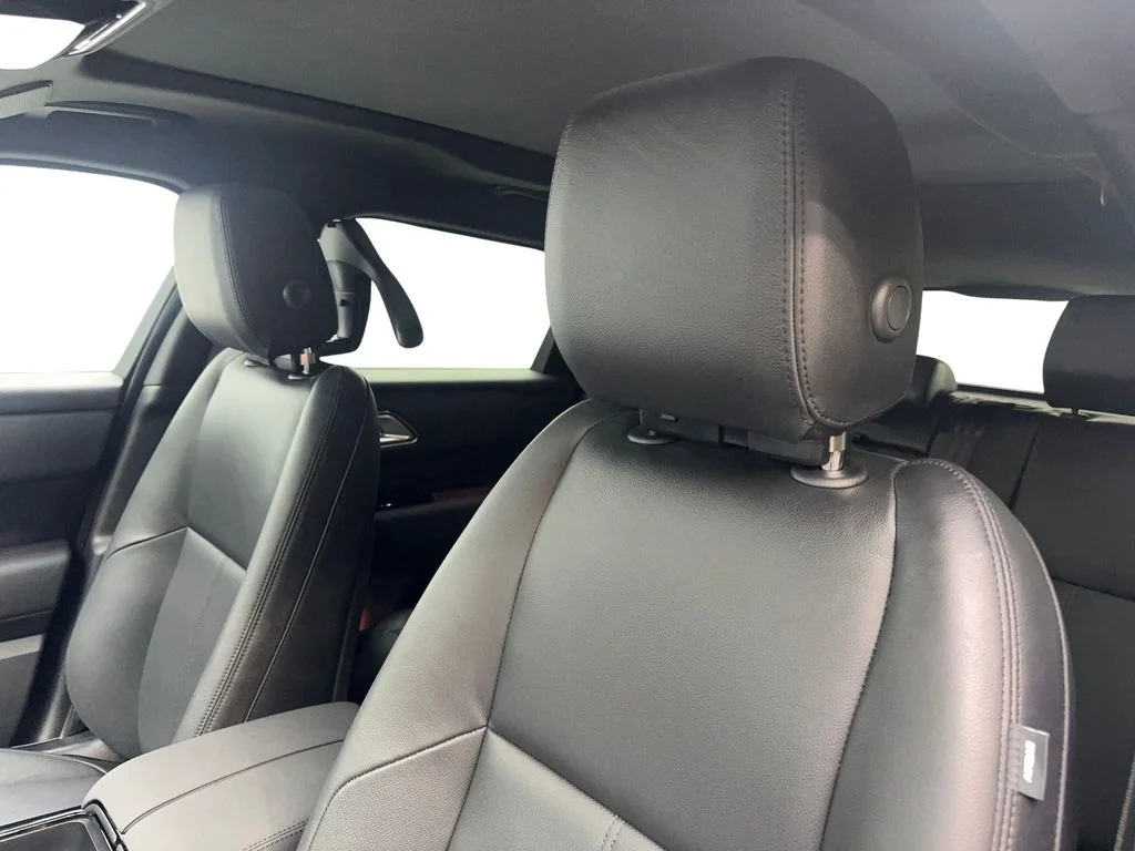 Used 2026 Black Land Rover Dynamic SE image 28