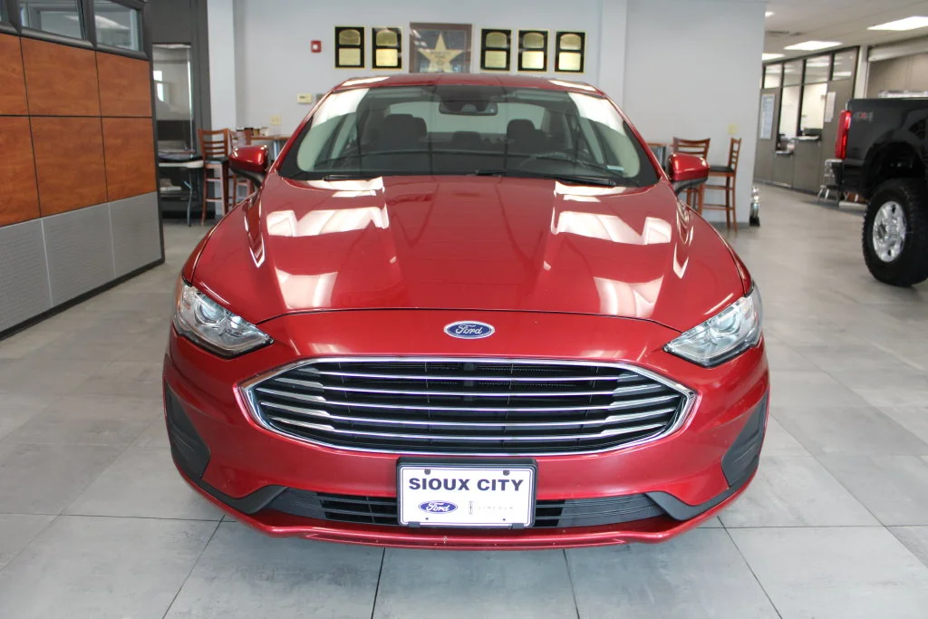 Used 2020 Ford Fusion SE with VIN 3FA6P0HD5LR189283 for sale in Sioux City, IA
