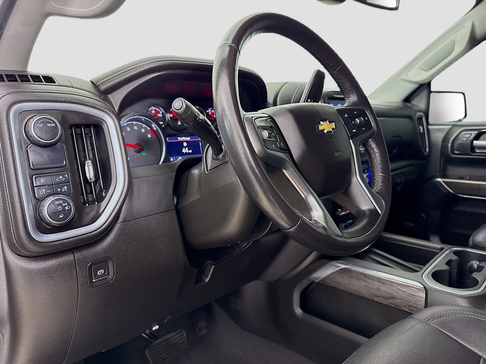 Used 2021 IRIDESCENT PEARL TRICOAT Chevrolet LTZ image 11