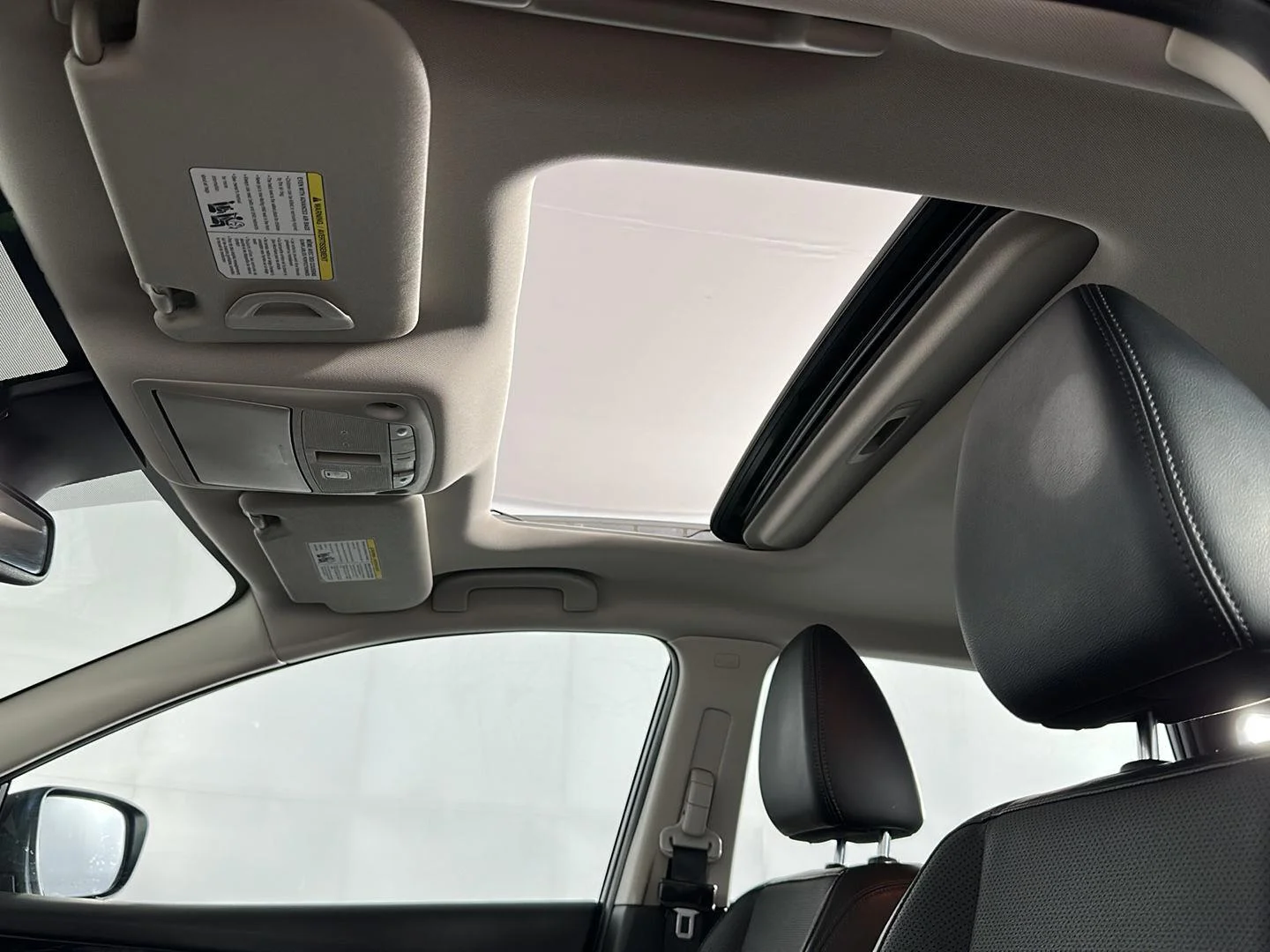 Used 2022 Gun Metallic Nissan SL image 38