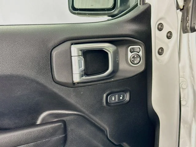 Used 2021 White Jeep Mojave image 18