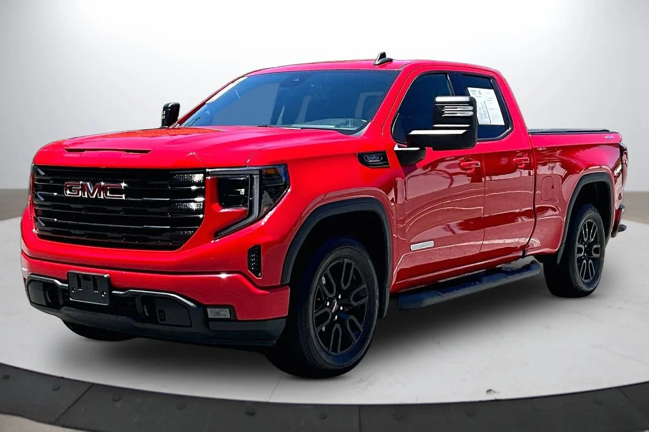 Used 2022 Red GMC Elevation image 4