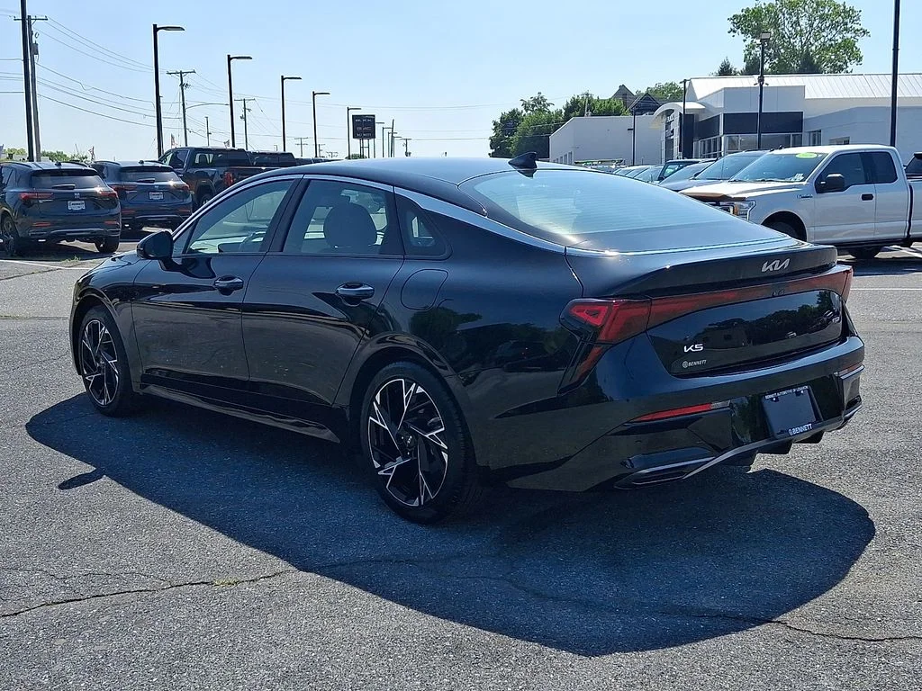 Used 2025 Black Kia GT-Line image 4