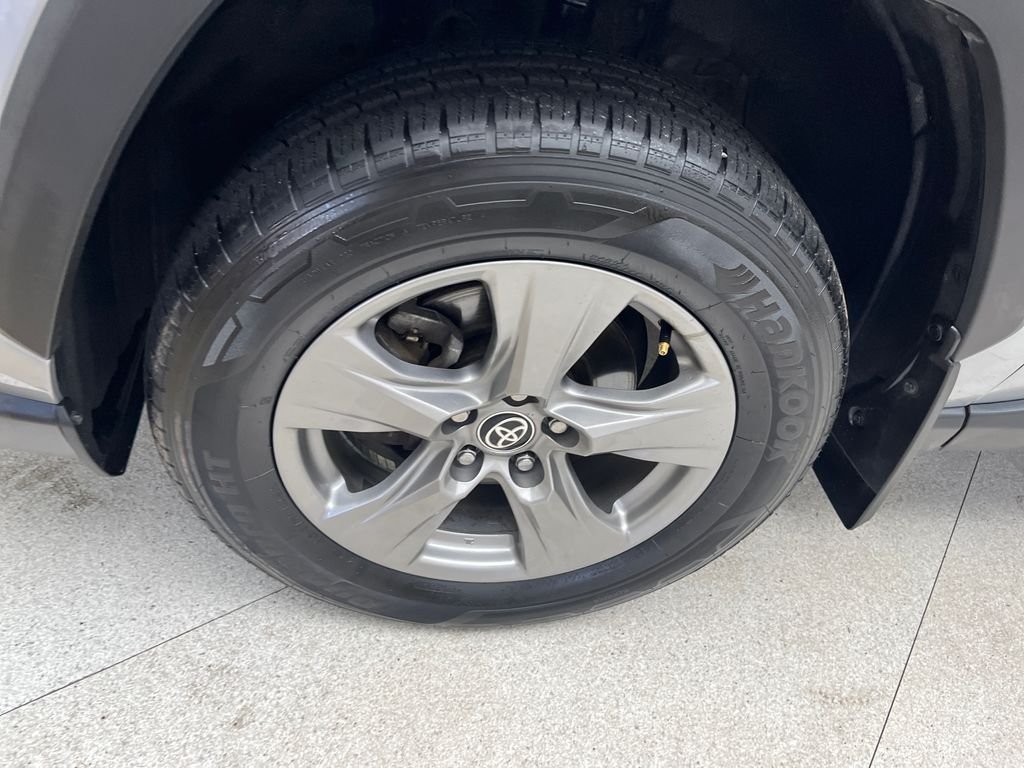 Used 2023 Silver Toyota XLE image 9