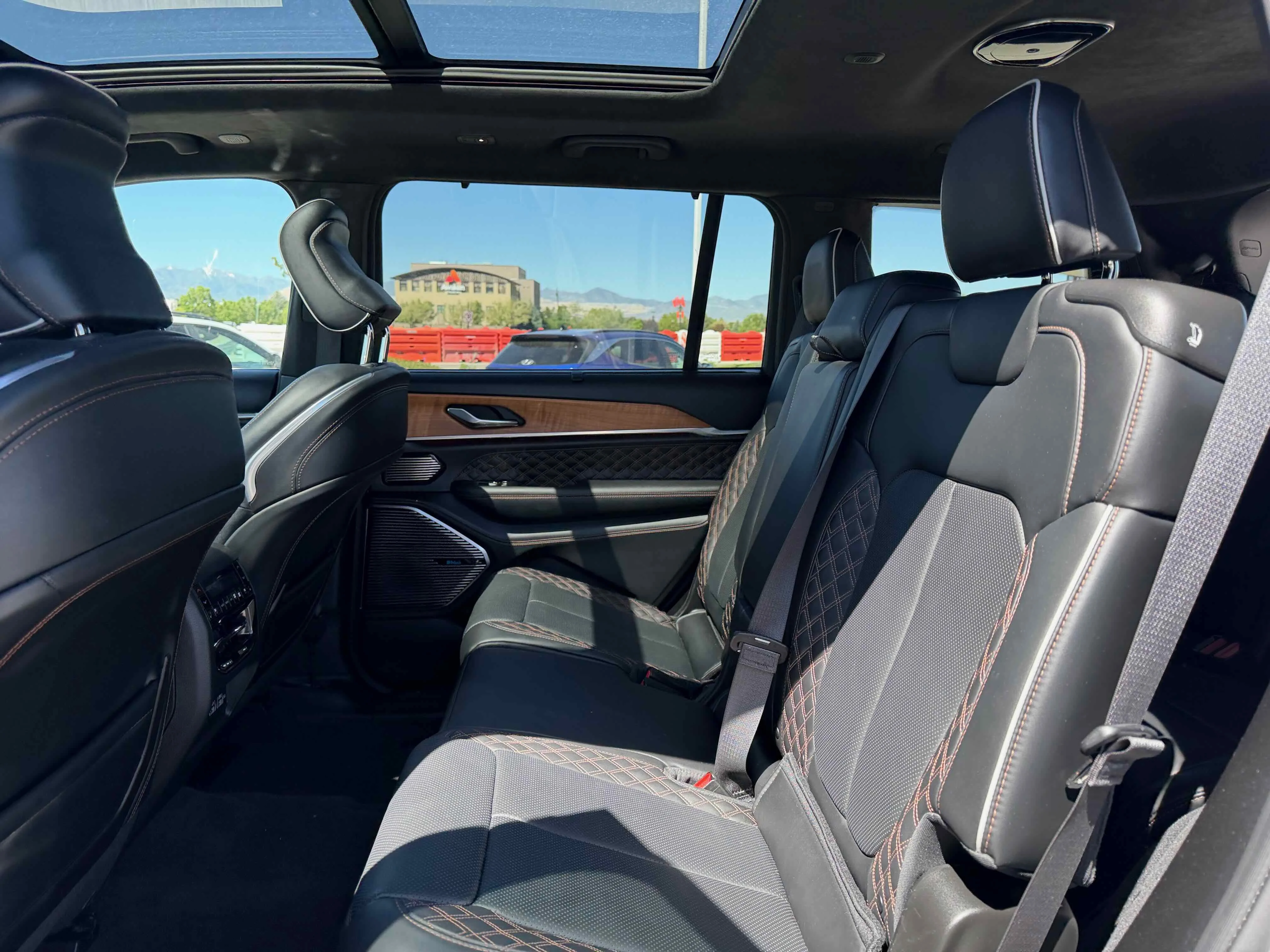 Used 2024 Silver Zynith Jeep Summit Reserve image 30