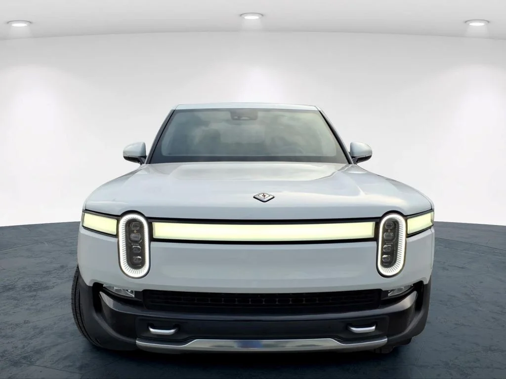 Used 2022 White Rivian Adventure image 3