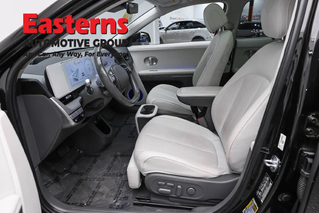 Used 2023 Black Hyundai Limited image 15
