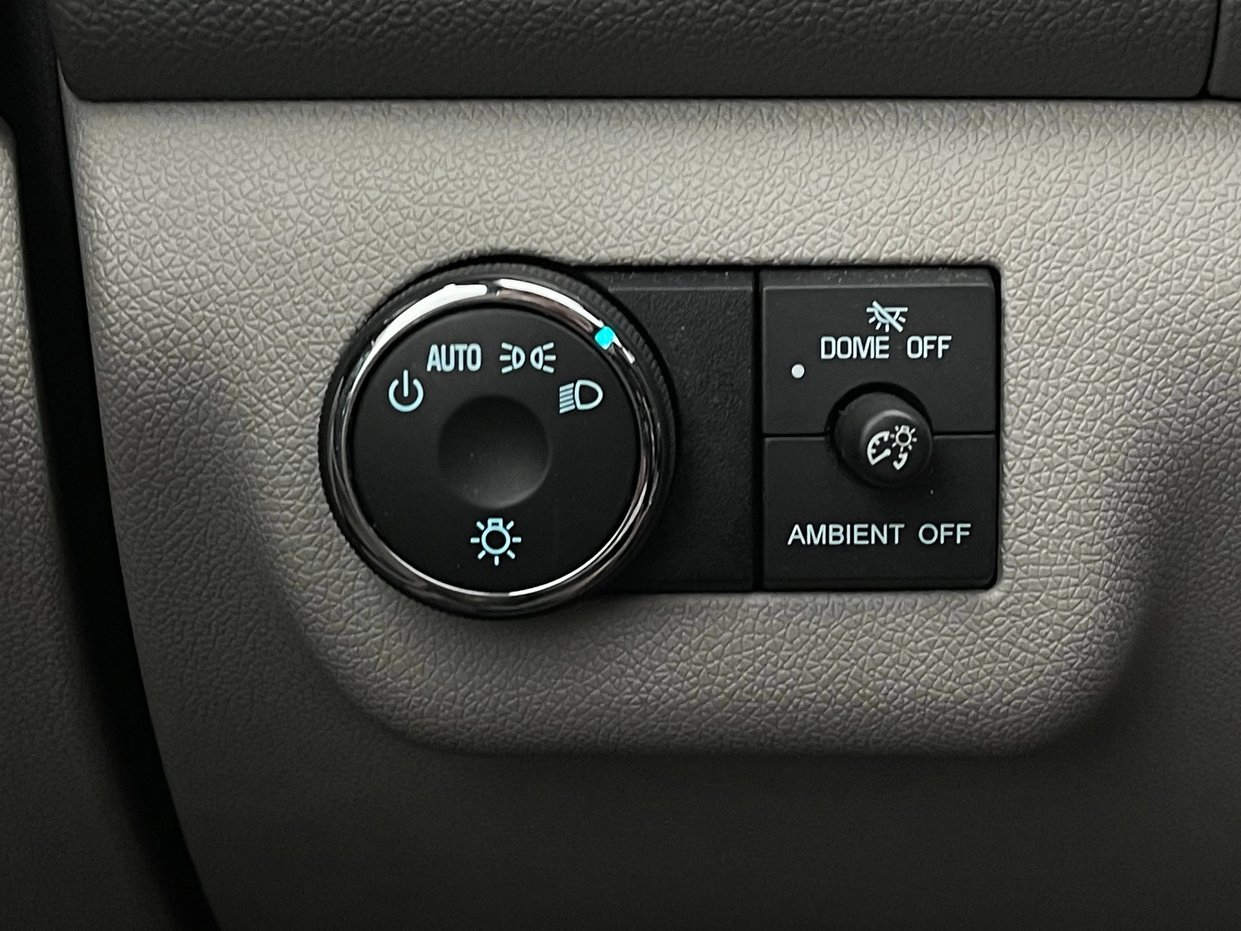 Used 2015 IRIDIUM METALLIC Buick Convenience image 21