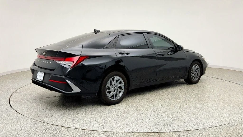Used 2024 Abyss Black Hyundai SEL IVT image 5