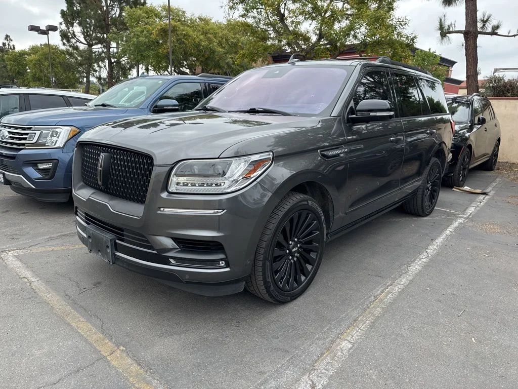Used 2018 Gray Lincoln Reserve image 16