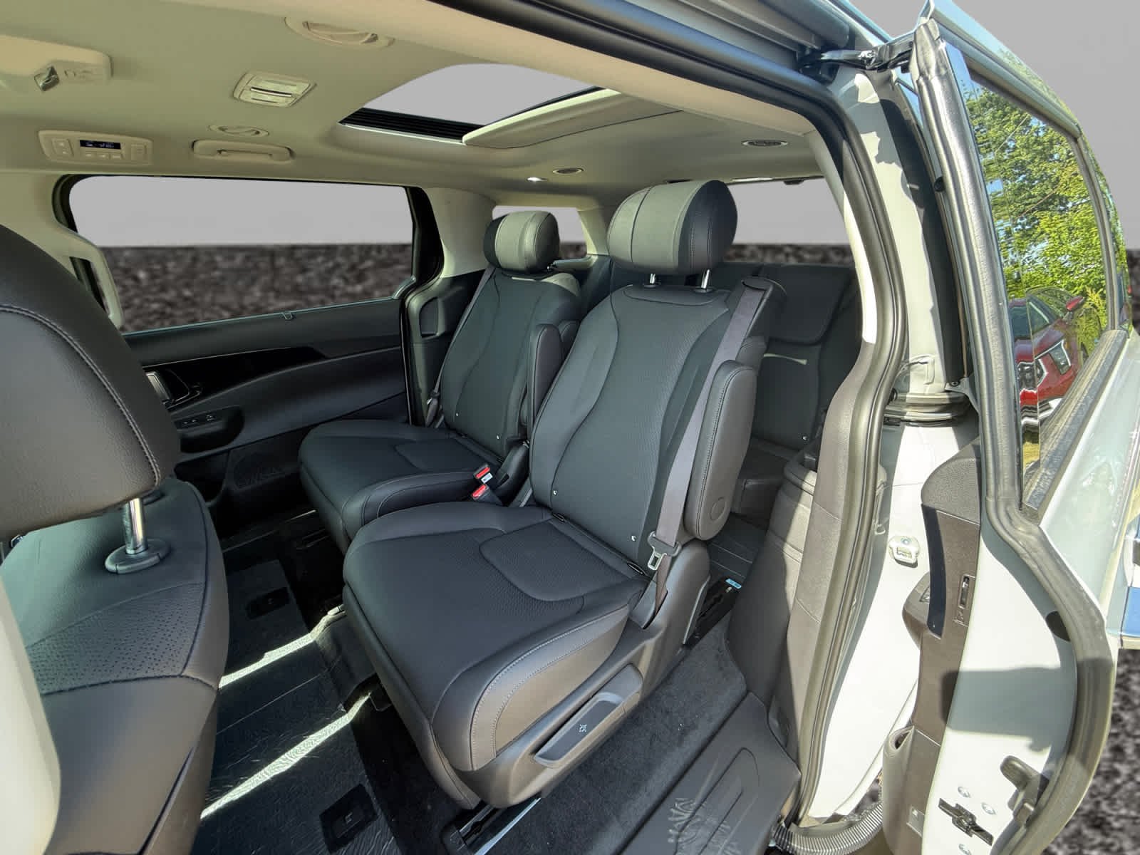 New 2026 Ceramic Silver Kia SX Prestige image 22
