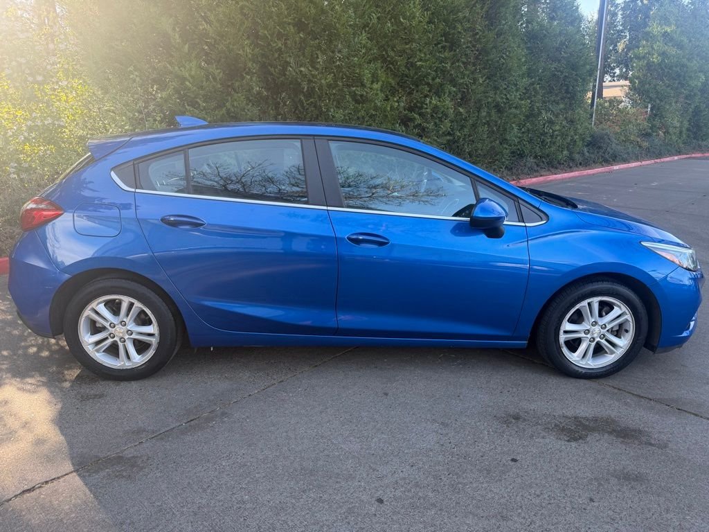 Used 2017 Chevrolet Cruze LT with VIN 3G1BE6SMXHS563910 for sale in Gladstone, OR