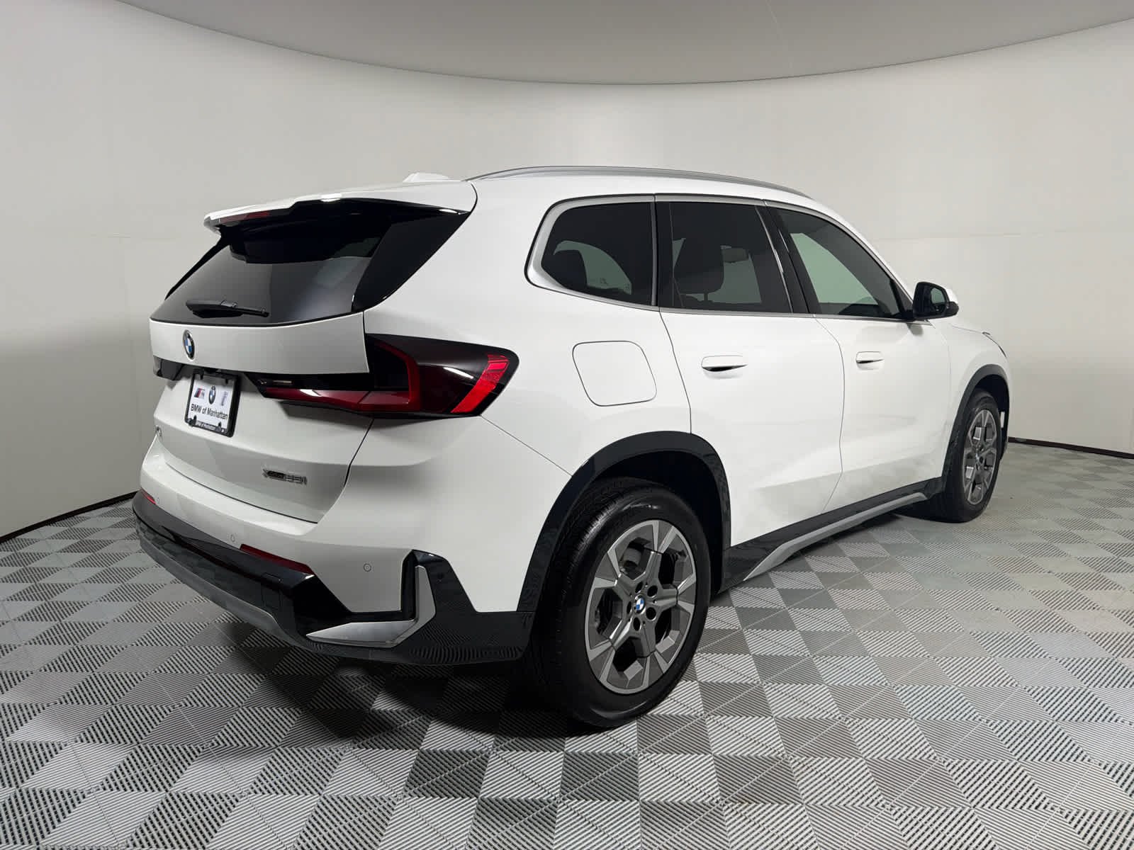 Used 2026 Alpine White BMW xDrive28i image 5