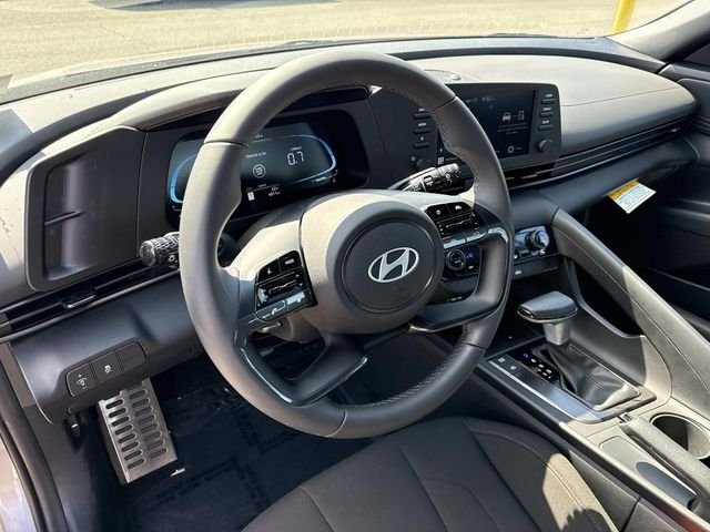 Used 2025  Hyundai SEL Sport image 2