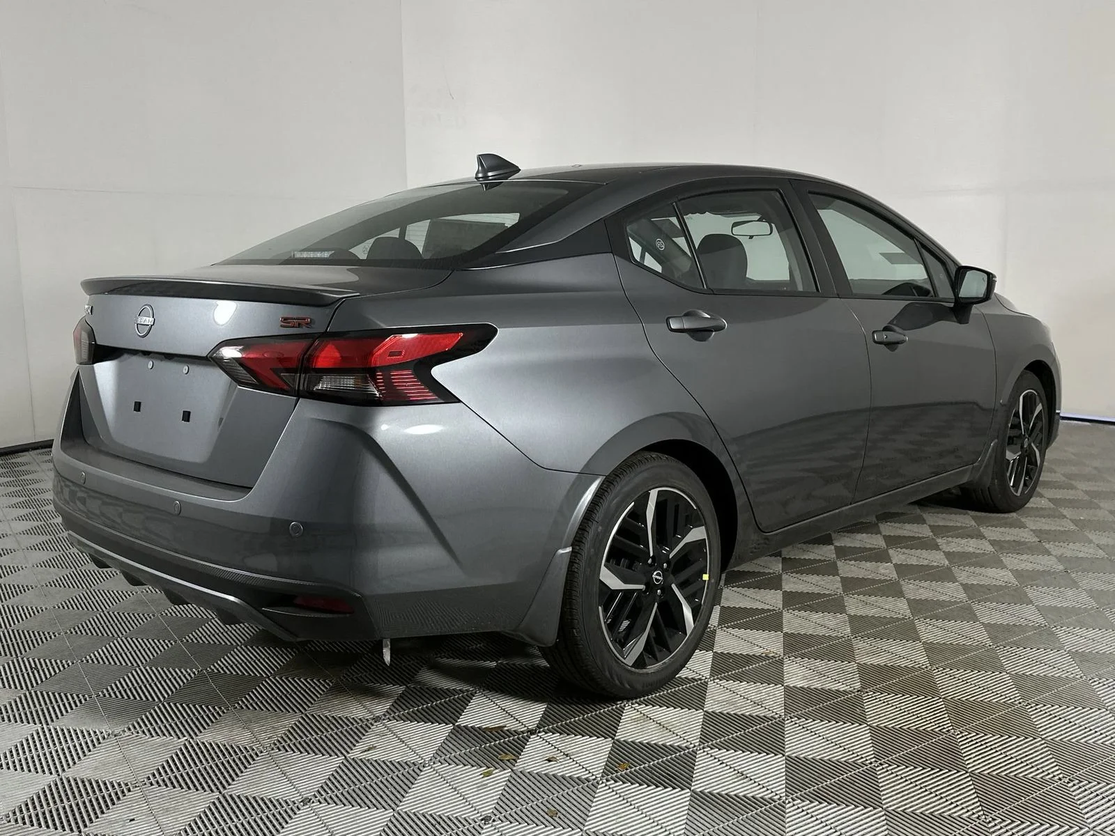 2025 Nissan Versa Sedan SR - Photo 8