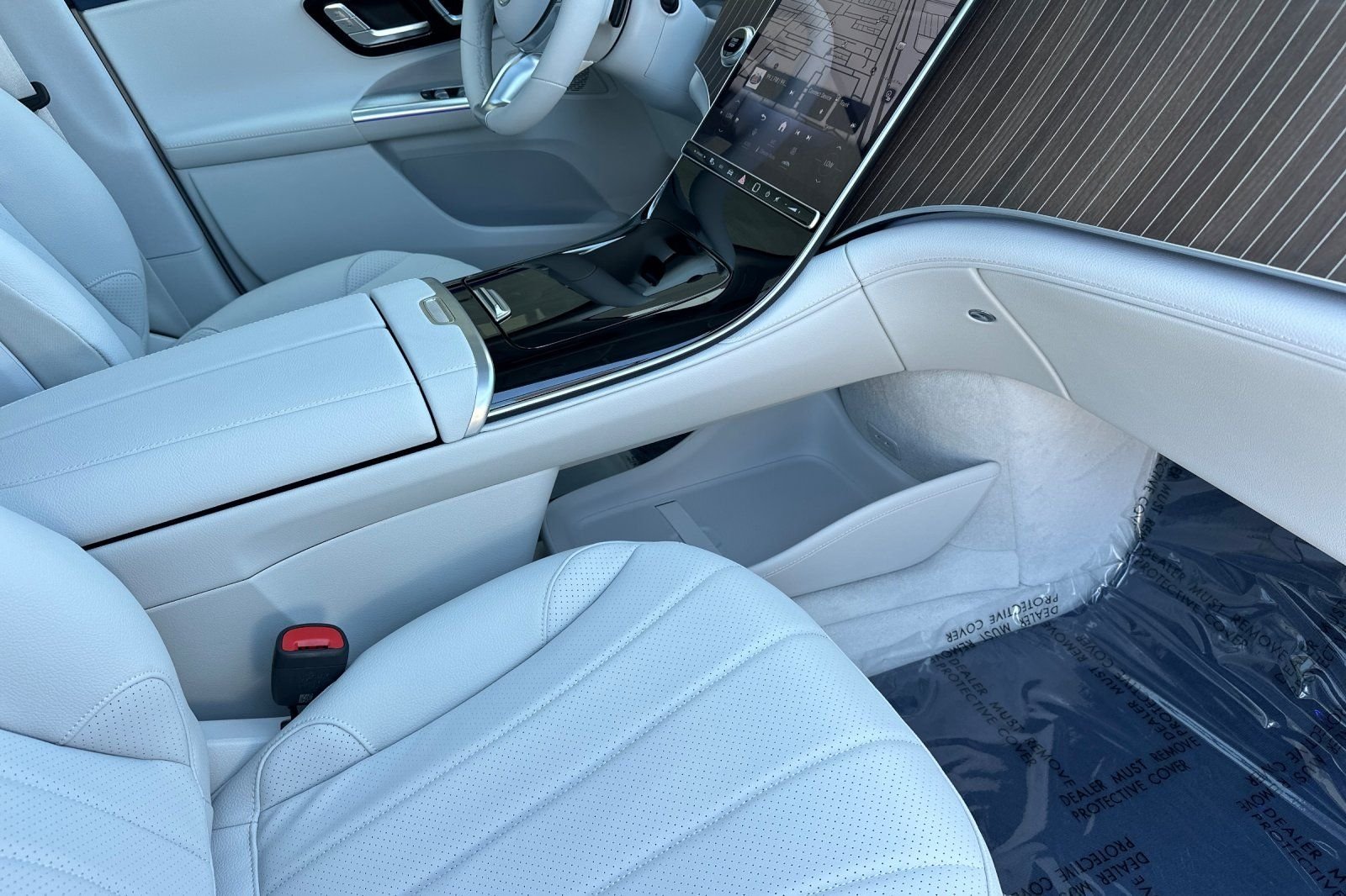 New 2026 White/off-white Mercedes-Benz 320 SUV image 16