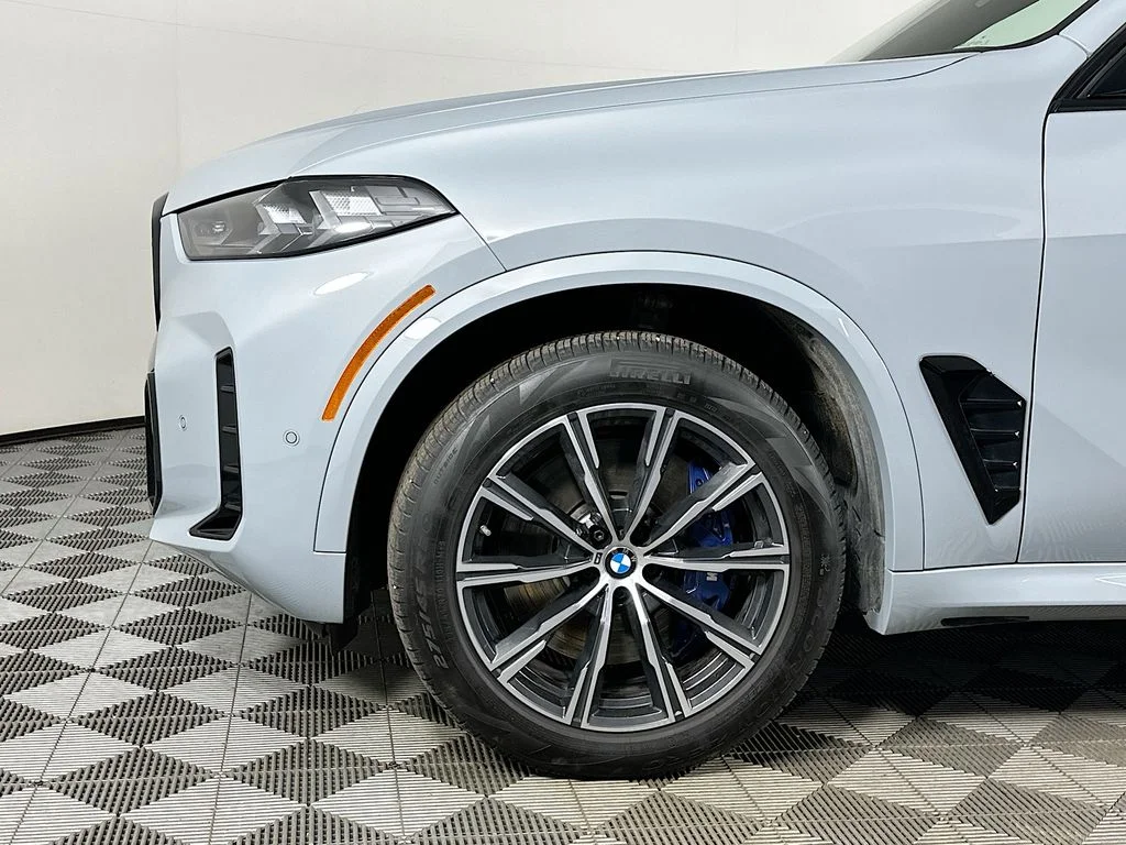 2026 BMW X5 M60i - Photo 9