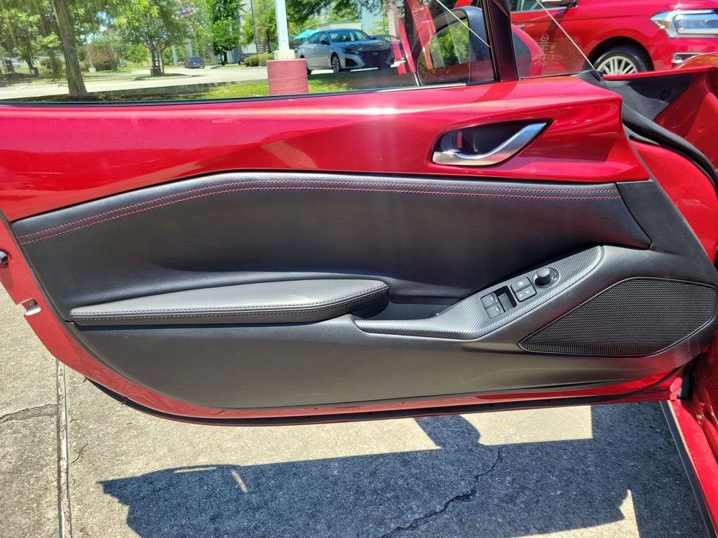 Used 2017 Red Mazda Grand Touring image 13