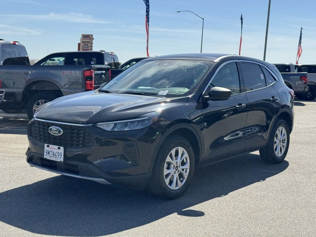 Used 2024 Black Metallic Ford Active image 4